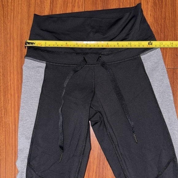 Lululemon Retreat 7/8 Pant Black / Heathered Slate size 4  leggings black logo - Picture 13 of 15